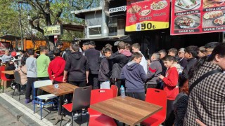 23 Nisanda bedava kokoreç izdihamı