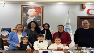 23 Nisanda makam çocuklara devredildi