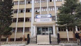 42 yıl 7 ay sonra emekli oldu: Son dersine yıllar önce mezun ettiği öğrencileri katıldı
