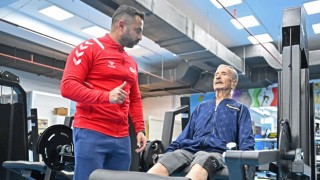 86’lık Sporcu Gençlere Meydan Okuyor