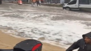 Adanada dolu, sağanak ve hortum hayatı felç etti