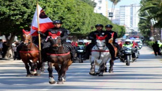 Adanada polis korteji nefes kesti