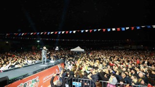 Adanada yağmur altında Haluk Levent coşkusu