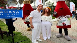 Adananın tescilli lezzeti şalgam, karnavalın gözdesi oldu
