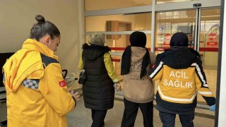 Adıyamanda 2 öğrenciye çarpan motosikletli kaçtı