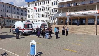 Adıyamanda 3 öğrenci gıda zehirlenmesi şüphesiyle hastanelik oldu