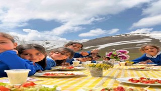 Ağrıda öğrenciler baharı mangalla karşıladı