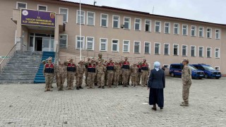Ağrıda özel bireyler askeri üniforma giyerek temsili askerlik yaptı