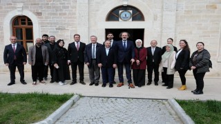 AK Parti İstanbul Milletvekilleri, cuma günleri sahaya inerek vatandaşlarla buluşuyor