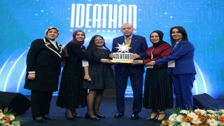 AK Parti Karşıyaka Kadın Kolları, ödülünü Cumhurbaşkanı Erdoğandan aldı
