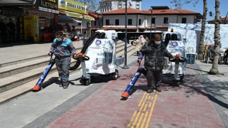 Akülü süpürgeler Isparta sokaklarında