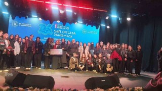 Akyakalı Aleyna Kurtbaş şiir okuma yarışmasında bölge birincisi oldu