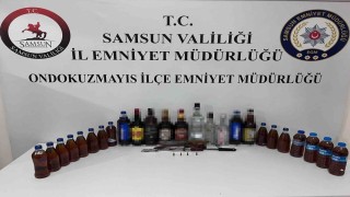 Alkollü sürücünün aracından sahte içki çıktı