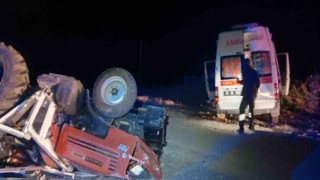 Ambulans traktöre arkadan çarptı: 4 yaralı