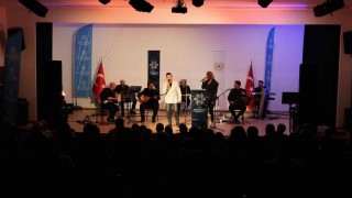 Anadolu ezgileri İncirliovada gönüllere dokundu