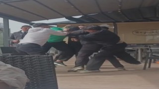 Ankarada tartıştığı yaşıtını darbeden çocuk kamerada