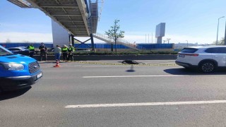 Ankara'da üst geçitten düşen işçiyi otomobil ezdi
