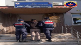 Antalyada 28 yıl kesinleşmiş hapis cezasıyla aranan hükümlü yakalandı