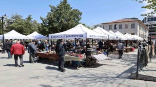 Antika Pazarı koleksiyonerleri bir araya geldi