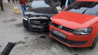 Ara sokaktaki kaza anı anbean kamerada