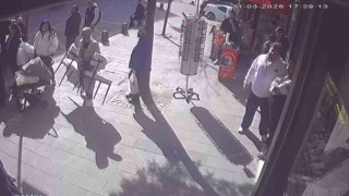 Arnavutköyde mağaza önündeki sandalyeleri çalan kadın yakalandı