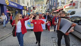 Artvinde Otizm Farkındalık Yürüyüşü düzenlendi