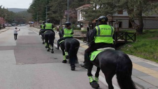 Atlı Polis ekiplerine Kızılcahamamda yoğun ilgi