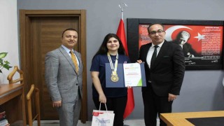 Aydınlı öğrenci uluslararası matematik olimpiyatında altın kazandı