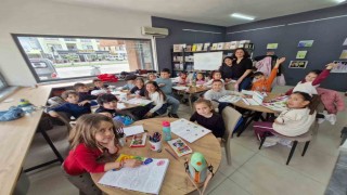 Ayvalık Belediyesinin resim atölyelerine yoğun ilgi