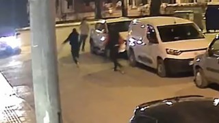 Bafrada kendisini darbeden şahsa kurşun yağdırdı: O anlar kamerada