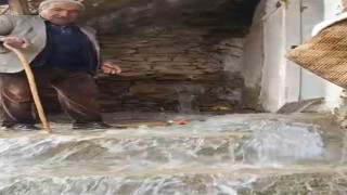 Bahçesarayda dağlarda kar, mahallede sel