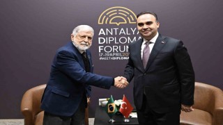 Bakan Kacır, 5. Antalya Diploması Forumunda çeşitli ülkelerden üst düzey isimlerle bir araya geldi