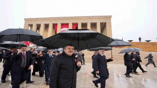 Bakan Tekin, öğrencilerle Anıtkabiri ziyaret etti