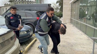 Bakar mısın diyerek altın zinciri kapıp kaçan şahıs tutuklandı