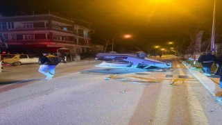Balıkesirde takla atan otomobildeki 2 kişi yaralandı