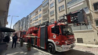 Balkonda yanan koltuk paniğe yol açtı
