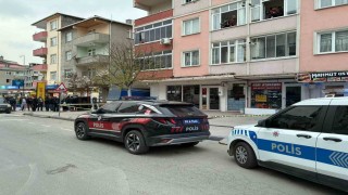 Balkondan pompalı tüfekle husumetlisini vurdu