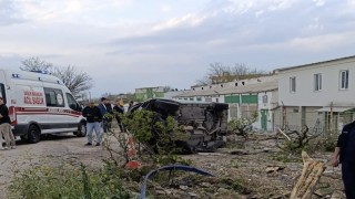 Bandırmada takla atan otomobil sürücüsü yaralandı