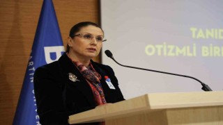 BARÜde otizmde tanıdan yetişkinliğe uzanan süreç uzmanlar tarafından anlatıldı