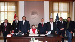 Başkan Aras, koltuğunu minik Azraya devretti
