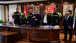 Başkan Bahadır, 3 aylık bebeğin hayatını kurtaran zabıta ekibini ödüllendirdi