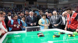 Başkan Büyükakın ve Kocaelisporlu futbolcular robot futbolu oynadı