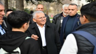 Başkan Büyükkılıç, Mimarsinan Parkında vatandaşlar ve öğrencilerle bir araya geldi