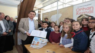 Başkan Erkan Aydın Bursa 23. Kitap Fuarında çocuk yazarlarla buluştu