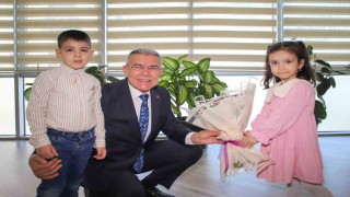 Başkan Güler, koltuğunu minik öğrencilere devretti