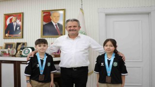 Başkan Koloğlu, başarılı karatecileri ağırladı