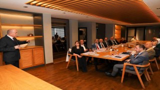 Başkan Özlü siyasi parti il başkanlarına yatırımları anlattı
