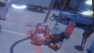 Batmanda bisikletiyle otomobilin altına giren çocuk metrelerce sürüklendi: O anlar kamerada