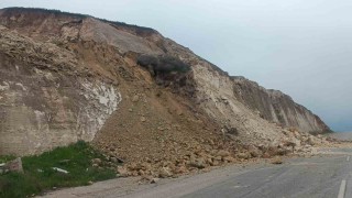 Batmanda heyelan: Üniversitenin yolu ulaşıma kapandı