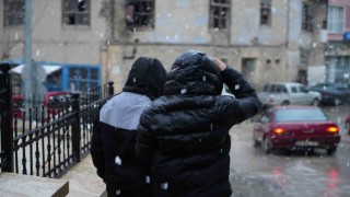 Bayburt kent merkezinde ve yüksek kesimlerde kar yağışı etkili oldu